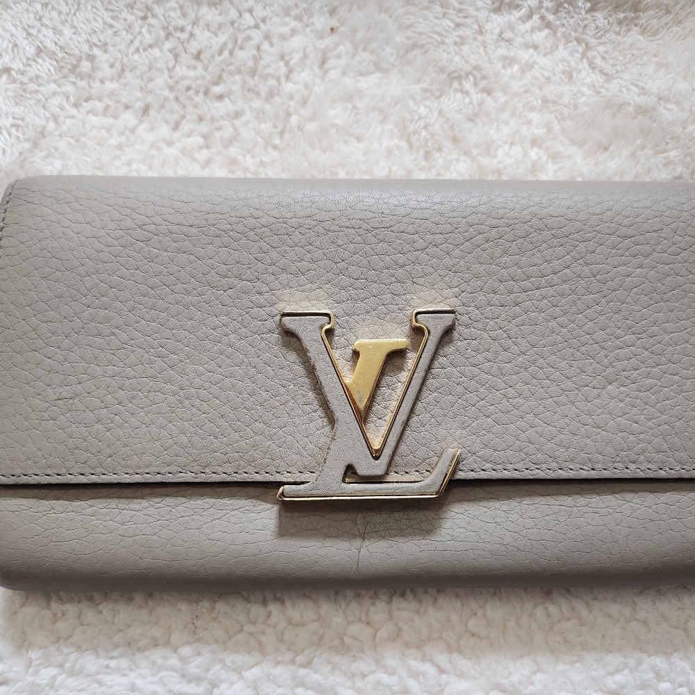 Louis vuitton capucine wallet